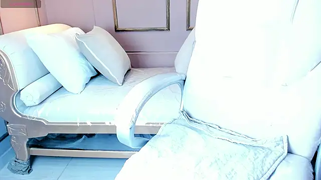 ZoeySnow online show from 11.28.25