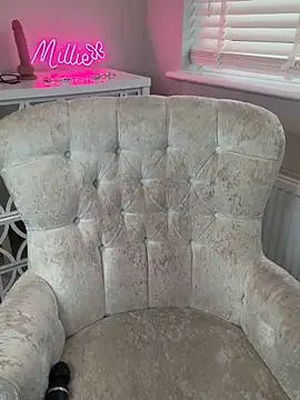 Snapshot of MakemeMillie1 chatting on 11.04.25 MakemeMillie1 online show from 11.04.25