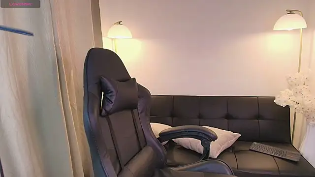 Victoria Collinns online show from 04.16.26