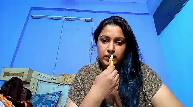 Sophia James online show from 02.15.25