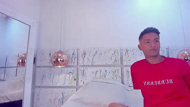 Nikki and Mayk online show from 11.05.25