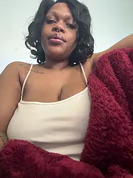 Snapshot of Boneca25 chatting on 04.22.26 Boneca25 online show from 04.22.26