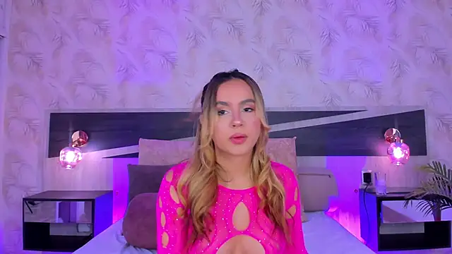 Snapshot of rachel_kole chatting on 10.22.25 rachel kole online show from 10.22.25