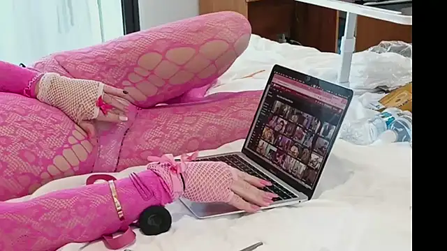 Snapshot of Cucked_Sissy_Bitch chatting on 03.28.26 Cucked Sissy Bitch online show from 03.28.26