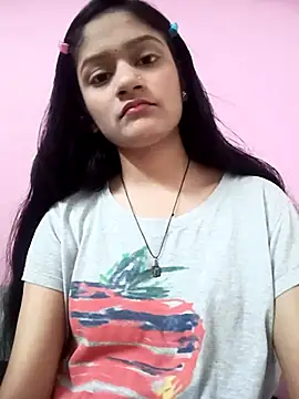 Snapshot of Tanu-00 chatting on 10.08.25 Tanu-00 online show from 10.08.25