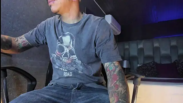 Snapshot of kaletattoo chatting on 06.26.26 kaletattoo online show from 06.26.26