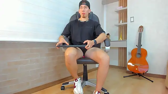 Tombarden online show from 12.17.25