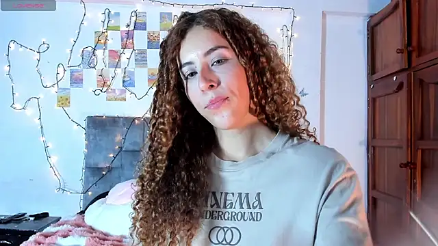 Snapshot of Isangel_ chatting on 01.16.26 Isangel online show from 01.16.26