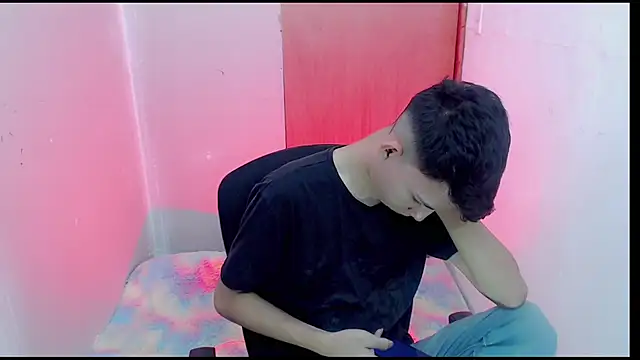 Snapshot of Alexxx_lov chatting on 02.04.25 Alexxx lov online show from 02.04.25