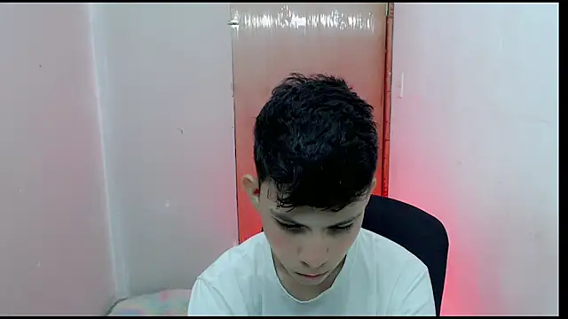 Snapshot of Alexxx_lov chatting on 02.17.25 Alexxx lov online show from 02.17.25