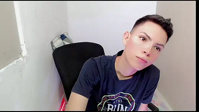 Snapshot of Alexxx_lov chatting on 03.20.25 Alexxx lov online show from 03.20.25