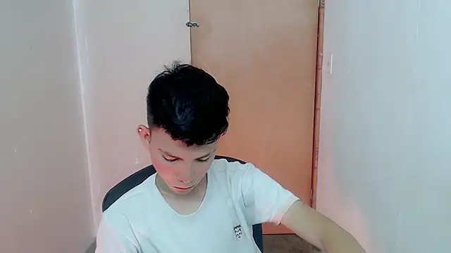 Snapshot of Alexxx_lov chatting on 09.10.25 Alexxx lov online show from 09.10.25