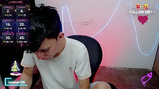 Snapshot of Alexxx_lov chatting on 12.18.25 Alexxx lov online show from 12.18.25