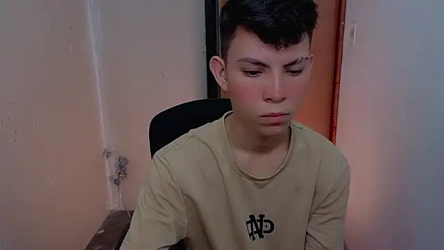 Snapshot of Alexxx_lov chatting on 02.26.26 Alexxx lov online show from 02.26.26