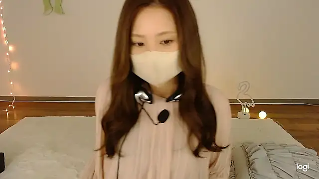 Snapshot of hinano_JP chatting on 10.02.25 hinano JP online show from 10.02.25