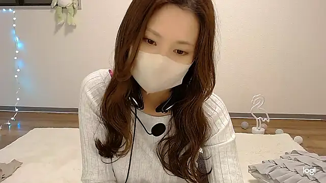 Snapshot of hinano_JP chatting on 11.27.25 hinano JP online show from 11.27.25