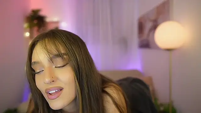 Clara Nia online show from 02.18.26