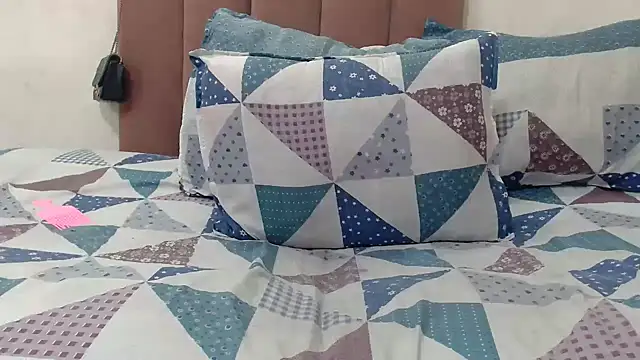 Snapshot of SexyLuna25 chatting on 02.28.25 SexyLuna25 online show from 02.28.25