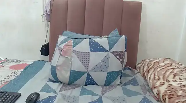 Snapshot of SexyLuna25 chatting on 03.19.25 SexyLuna25 online show from 03.19.25