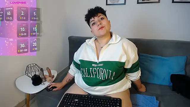 curly cam queen69 online show from 09.19.25