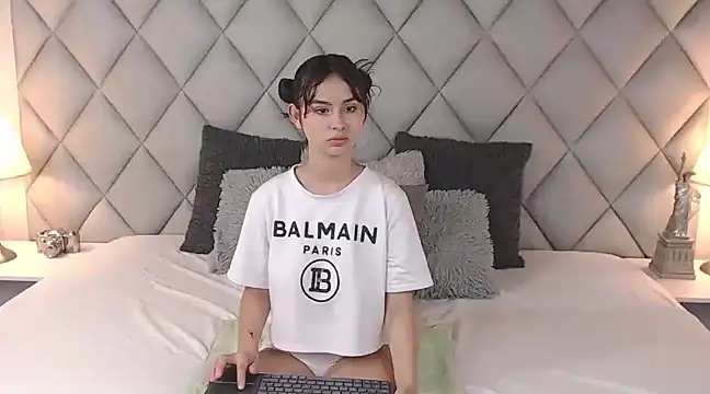 Snapshot of LalyCastro chatting on 02.08.25 LalyCastro online show from 02.08.25