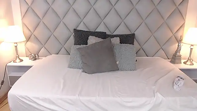 Snapshot of LalyCastro chatting on 02.16.25 LalyCastro online show from 02.16.25