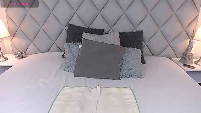 Snapshot of LalyCastro chatting on 02.18.25 LalyCastro online show from 02.18.25