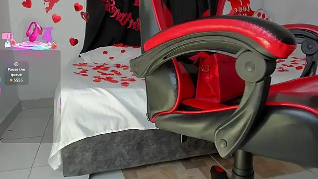 Snapshot of Nicol_TransGirl chatting on 02.12.26 Nicol TransGirl online show from 02.12.26