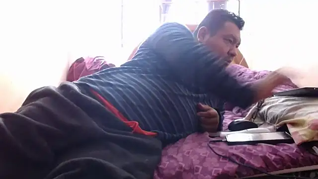 Snapshot of nakedlima chatting on 11.26.25 nakedlima online show from 11.26.25