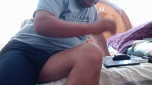 Snapshot of nakedlima chatting on 12.19.25 nakedlima online show from 12.19.25