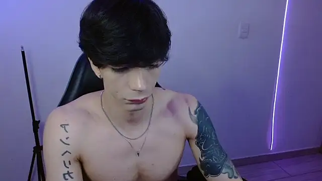 Snapshot of H3ll_B0I chatting on 02.10.26 H3ll B0I online show from 02.10.26