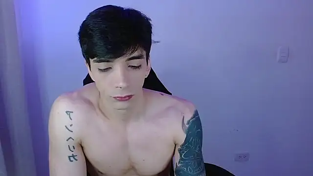 Snapshot of H3ll_B0I chatting on 04.04.26 H3ll B0I online show from 04.04.26