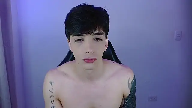 Snapshot of H3ll_B0I chatting on 04.11.26 H3ll B0I online show from 04.11.26