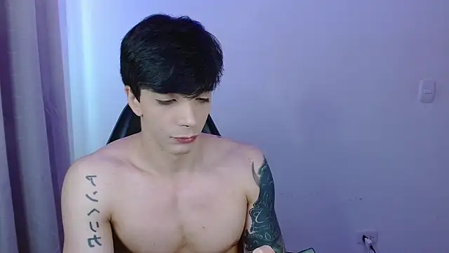 Snapshot of H3ll_B0I chatting on 04.21.26 H3ll B0I online show from 04.21.26