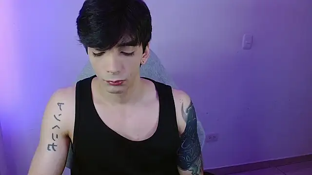 Snapshot of H3ll_B0I chatting on 04.28.26 H3ll B0I online show from 04.28.26