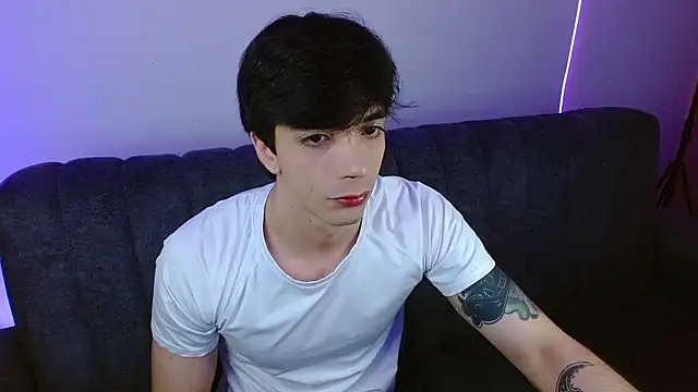 Snapshot of H3ll_B0I chatting on 05.04.26 H3ll B0I online show from 05.04.26