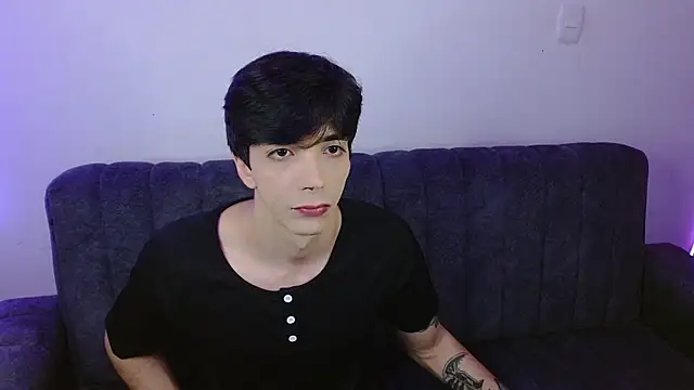 Snapshot of H3ll_B0I chatting on 05.06.26 H3ll B0I online show from 05.06.26