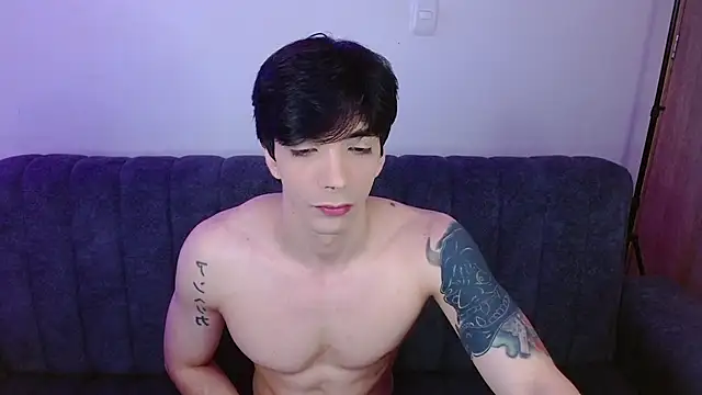 Snapshot of H3ll_B0I chatting on 05.11.26 H3ll B0I online show from 05.11.26