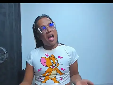 Snapshot of monsterdickcessy_22cm chatting on 01.28.25 monsterdickcessy 22cm online show from 01.28.25