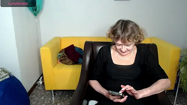 Snapshot of SexyGrandma_ chatting on 03.01.25 SexyGrandma online show from 03.01.25
