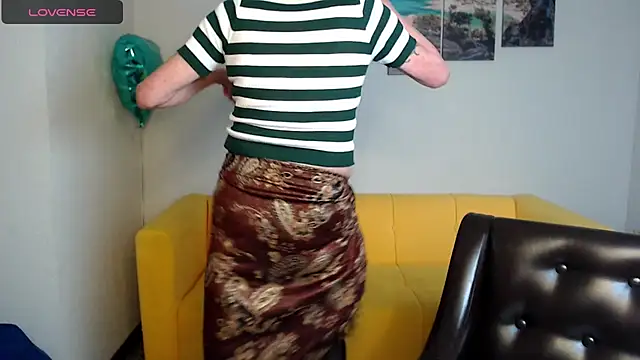 Snapshot of SexyGrandma_ chatting on 03.16.25 SexyGrandma online show from 03.16.25