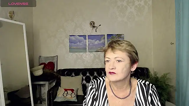 Snapshot of SexyGrandma_ chatting on 10.16.25 SexyGrandma online show from 10.16.25