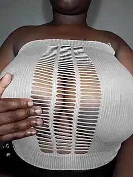 Snapshot of owamiee chatting on 02.07.25 owamiee online show from 02.07.25