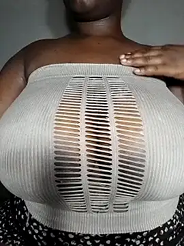 Snapshot of owamiee chatting on 02.16.25 owamiee online show from 02.16.25