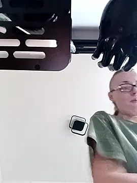 Snapshot of Astrid-Gilbert chatting on 02.03.25 Astrid-Gilbert online show from 02.03.25