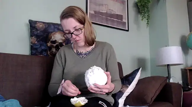 Snapshot of Astrid-Gilbert chatting on 02.25.25 Astrid-Gilbert online show from 02.25.25