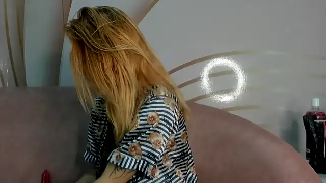 zoe taylorr1 online show from 02.15.25