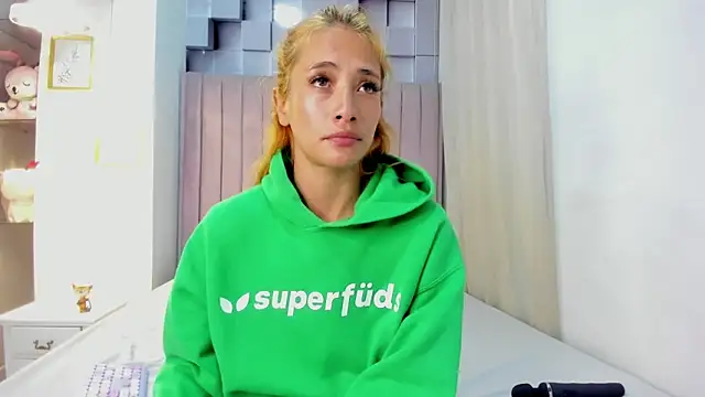 zoe taylorr1 online show from 02.27.25