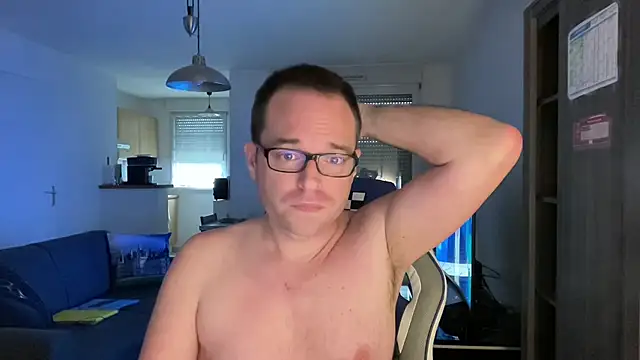 Funnyjul31 online show from 03.15.25