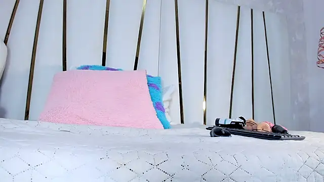 violet gray  online show from 03.05.25